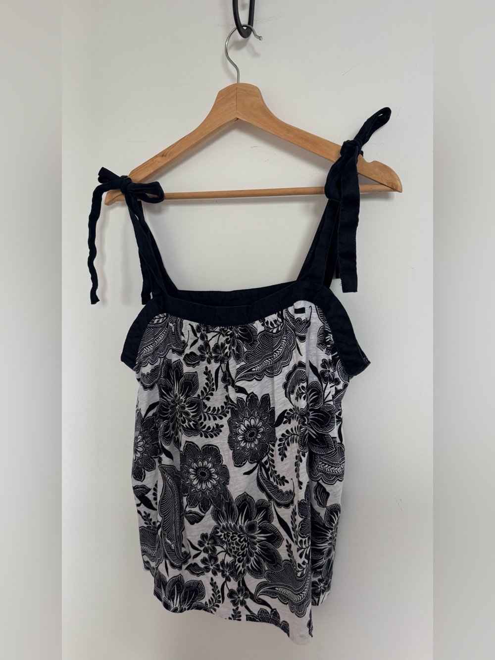 Rachel Zoe Tie-Shoulder Floral Tank Top in Black and White